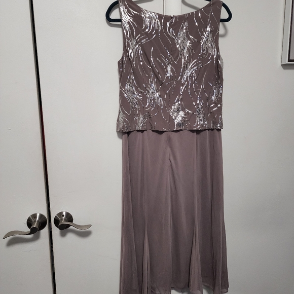 Beautiful Purple Dress Set - Picture 3 of 11